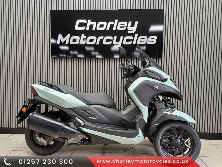 2024 Yamaha Tricity 300 3 wheel car or Bike license 2034 miles scooter