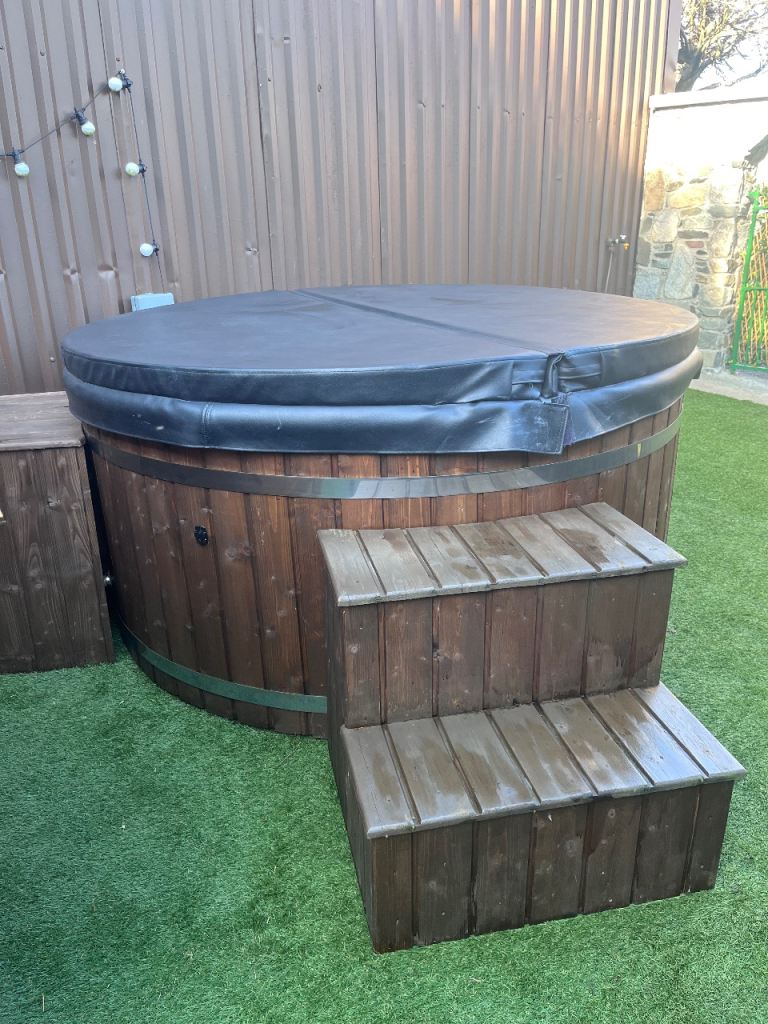 Hot tub jacuzzi 