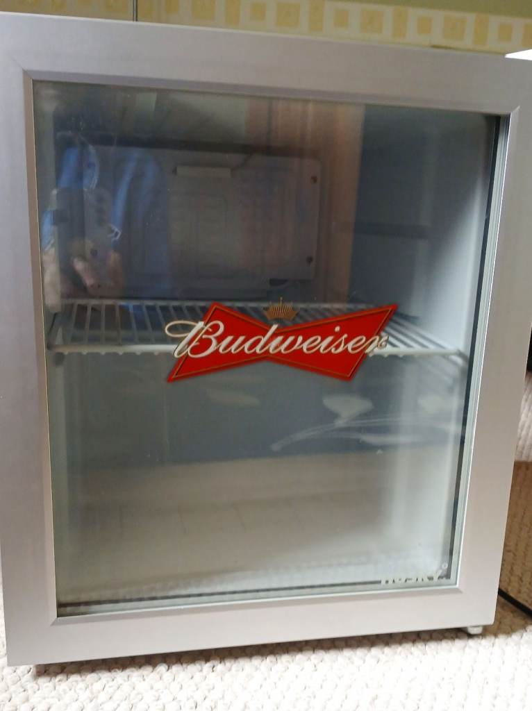 Husky HUS-CN161-HU Budweiser Drinks Cooler/Mini fridge