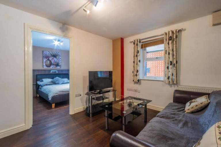 1 Bedroom Flat in Easton, Bristol - 40m2 - No Chain - Private Parking Space in a Gated Community