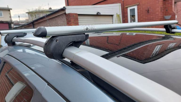 Gs universal roof cross bars. 