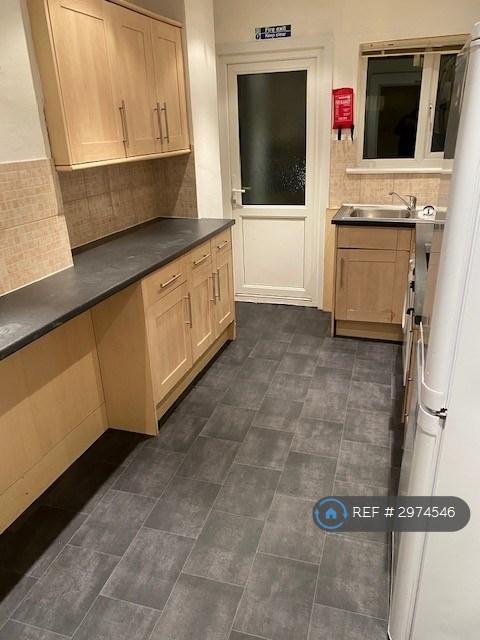 5 bedroom flat in Parson St, London, NW4 (5 bed) (#2974546)