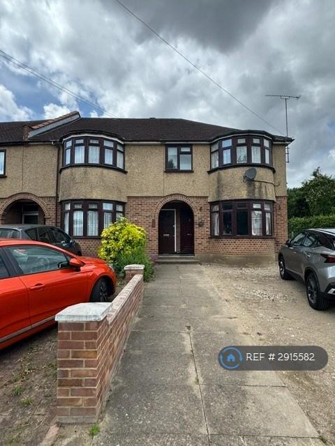 2 bedroom flat in Crest Drive, Enfield, EN3 (2 bed) (#2915582)