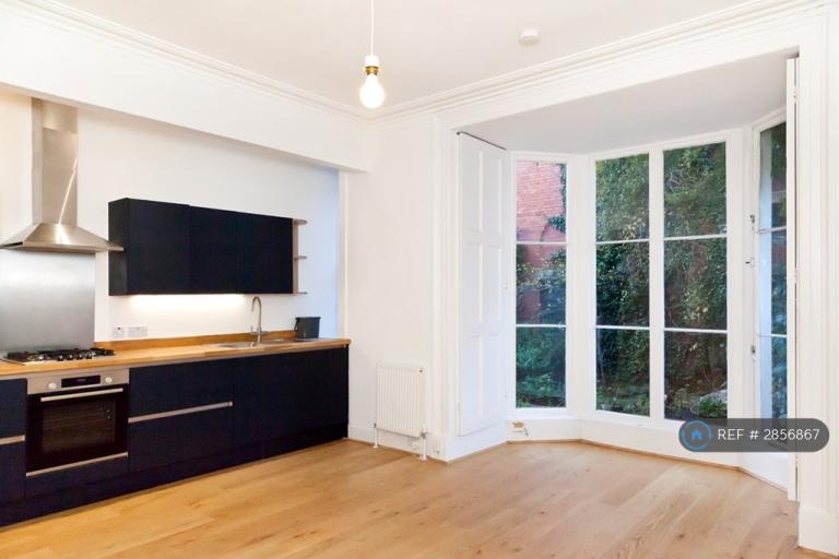 2 bedroom flat in Pitt Street, Edinburgh, EH6 (2 bed) (#2856867)