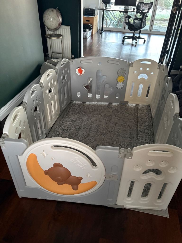 Baby play pen