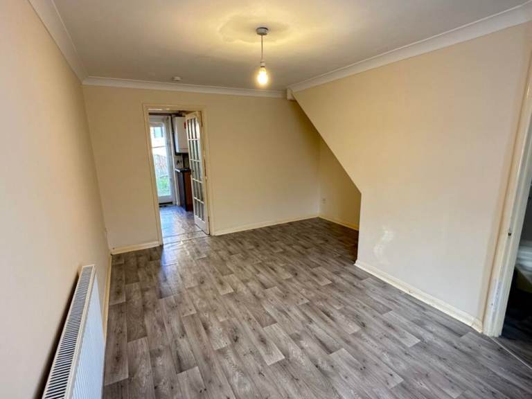 2 BEDROOM HOUSE EAGLE DRIVE COLINDALE NW9