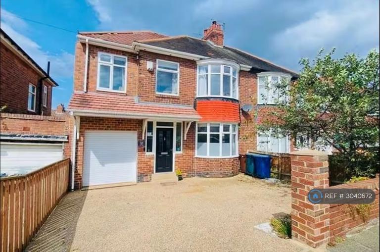 5 bedroom house in Stocksfield Avenue, Newcastle Upon Tyne, NE5 (5 bed) (#3040672)