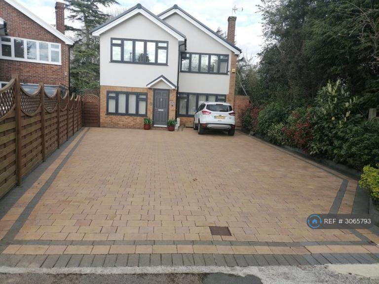4 bedroom house in Thatcham Gardens, London, N20 (4 bed) (#3065793)