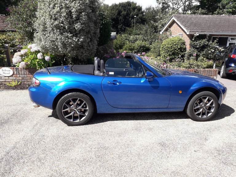Mazda MX-5 Convertible