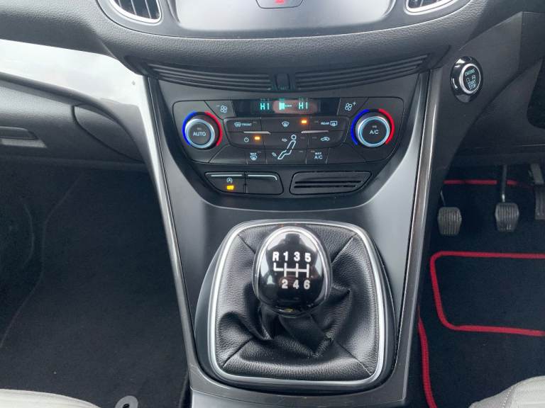 FORD GRAND C-MAX  2017  7 SEATER  NEW BELTS NEW SERVICE NEW  MOT WARRANTY GIVEN