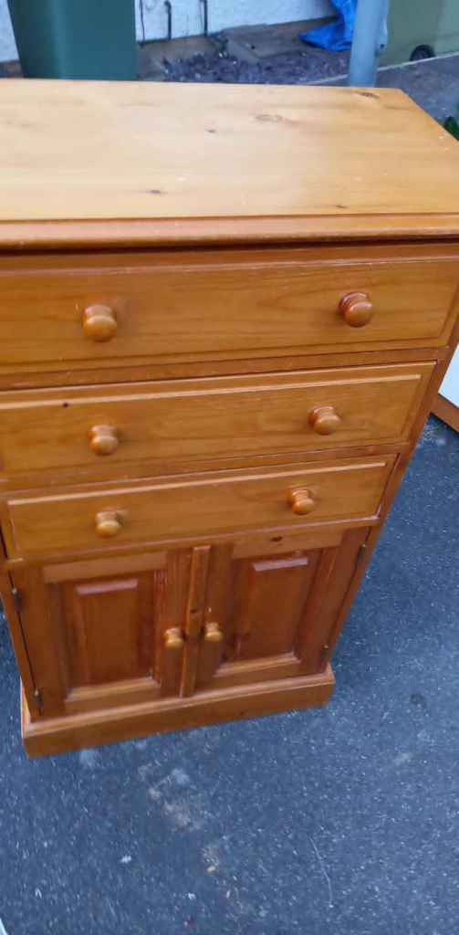 PINE BEDROOM UNITS , DRAWS , CUBOARD - As New Condition , FREE HOME DELIVERY
