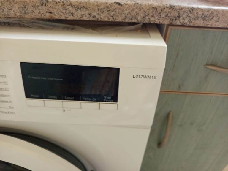 Logik L612WM16 Washing Machine - White, Good Condition