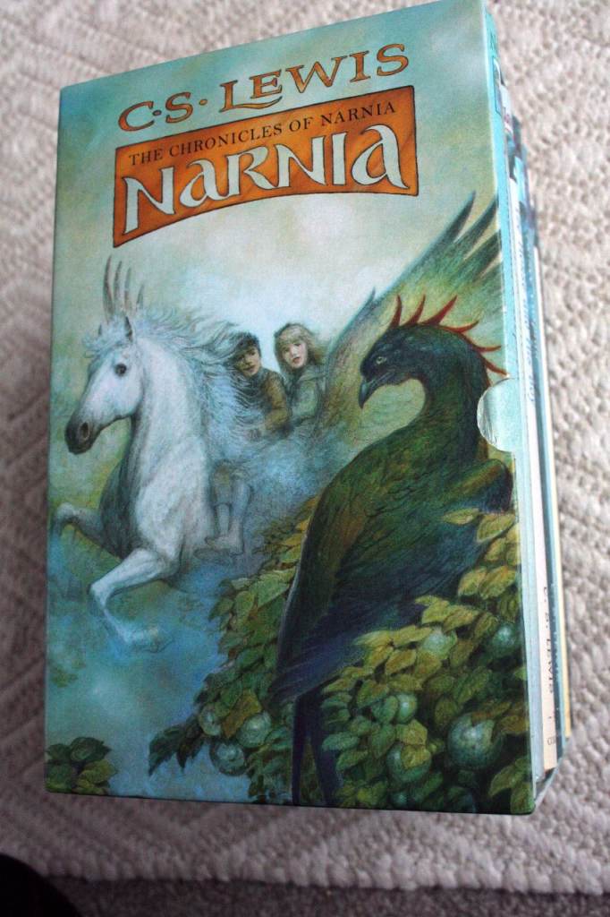  The Chronicles of Narnia 7 Books Collection Box Set By C S Lewis,like new condition.