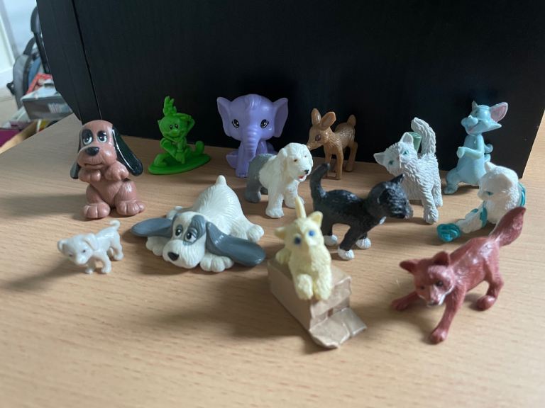 Cats and dogs figurines x13