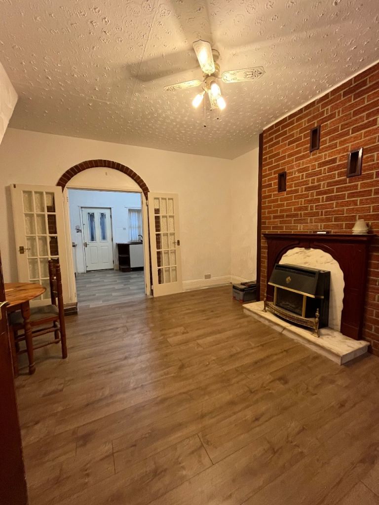 2 bedroom house for rent 