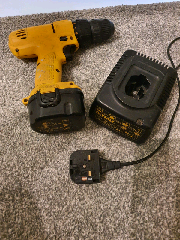 Working DeWALT DE9107 Cordless Drill 18V with Charger