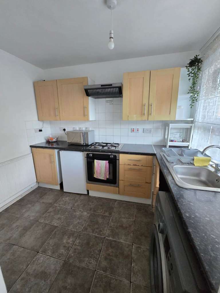 🏡 Spacious 3-Bedroom Flat – Ideal for Families – West Kensington