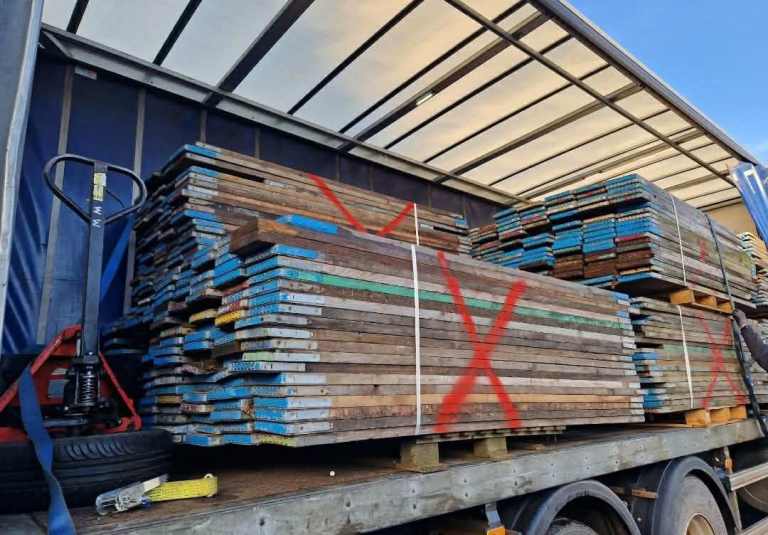 Timber scaffolding boards 