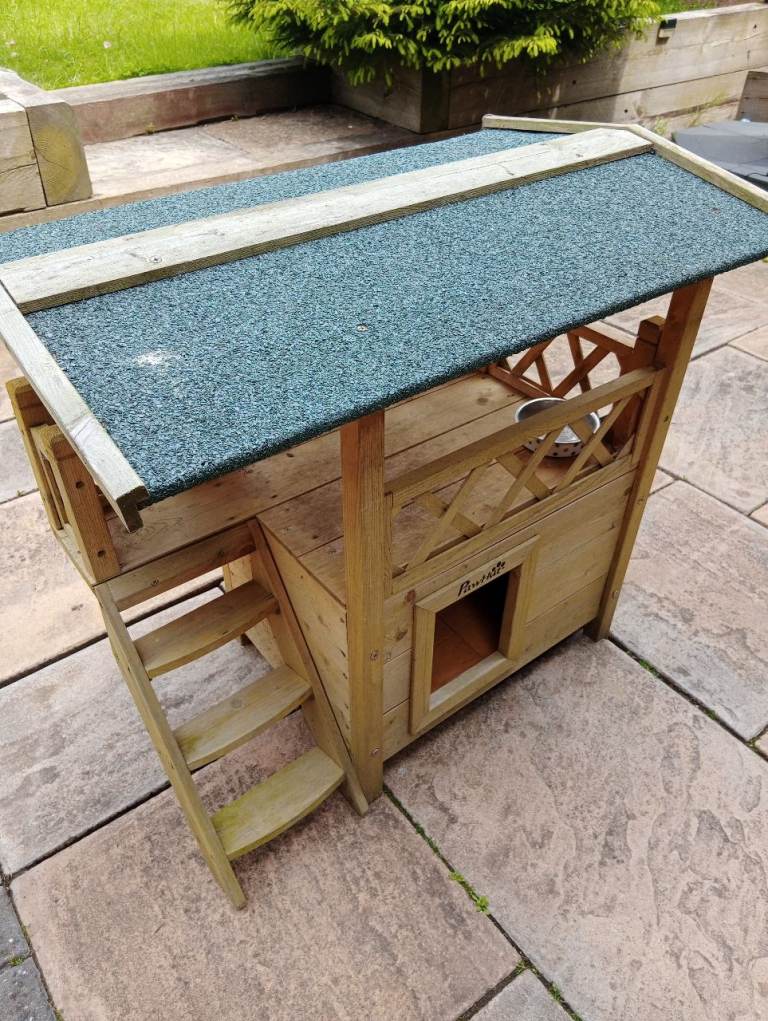Outdoor Cat Shelter / Hut