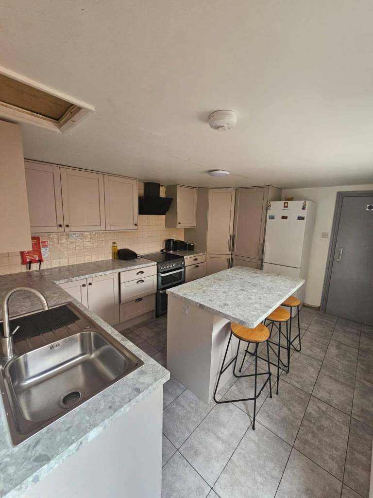 A Fully furnished modern HMO in the B12 Area