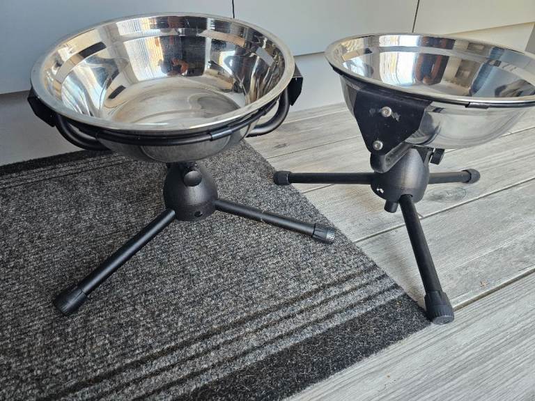 Feeding bowls