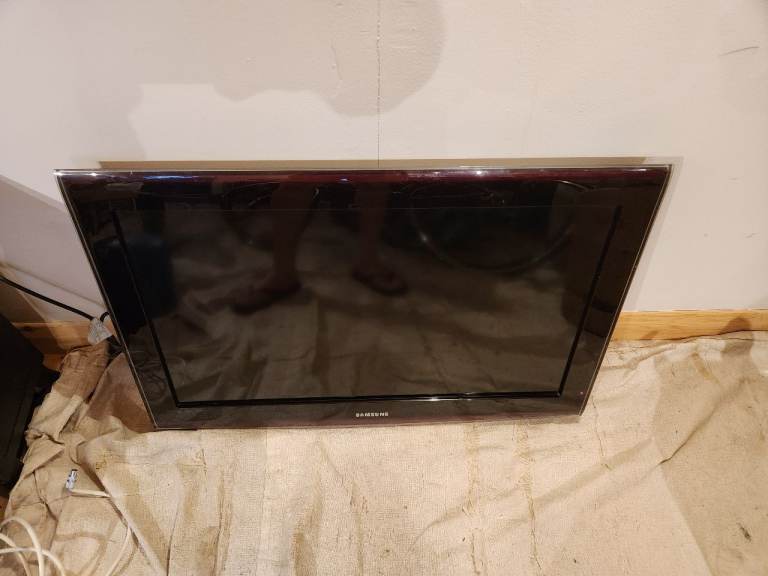 Samsung LE32B551A6W 32-inch Full HD LCD TV