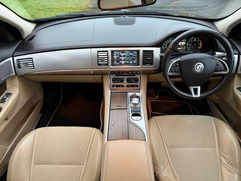 2012 Jaguar XF 2.2d SE Saloon 4dr Diesel Auto Euro 5 190 BHP ** LOW MILES **