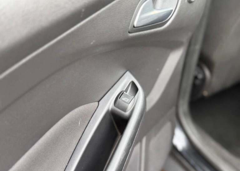 2014 Ford Focus 1.6 TDCi 115 Titanium Navigator 5dr HATCHBACK DIESEL Manual