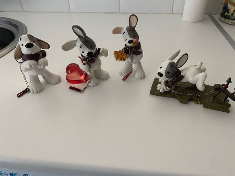 Lost dog figurines