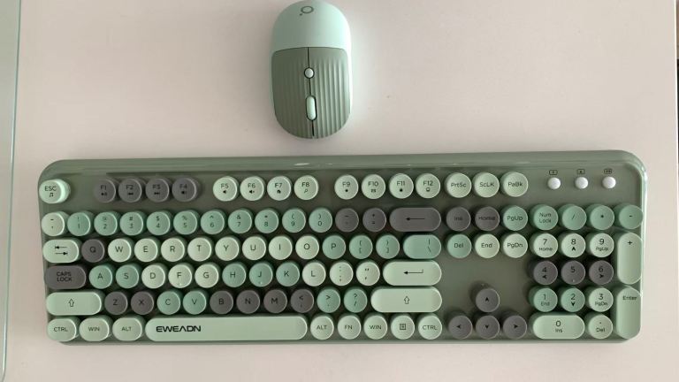 Vintage Style Wireless Keyboard and Mouse Set – Green, As Good As New