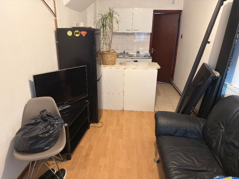 2 Bedroom Flat in a quiet very desirable location 