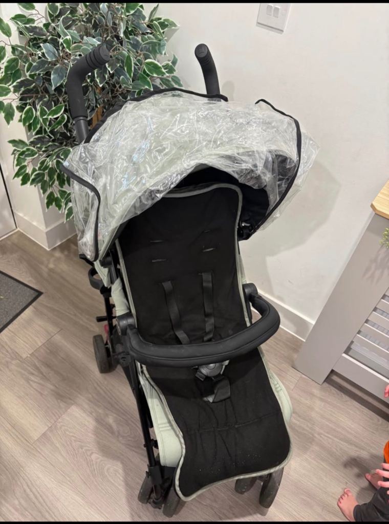 Silver Cross Pushchair with Rain Cover – Good Condition