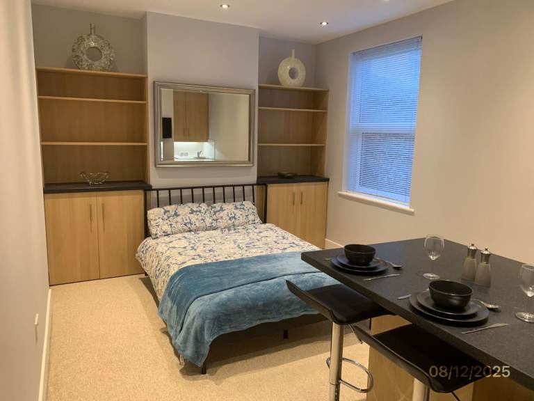 High-Spec Double Room Kitchenette –Bills Included