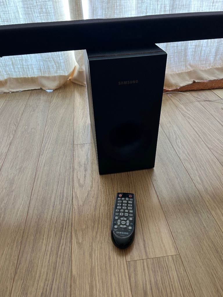 Samsung HW-F355 Soundbar and Subwoofer with Remote