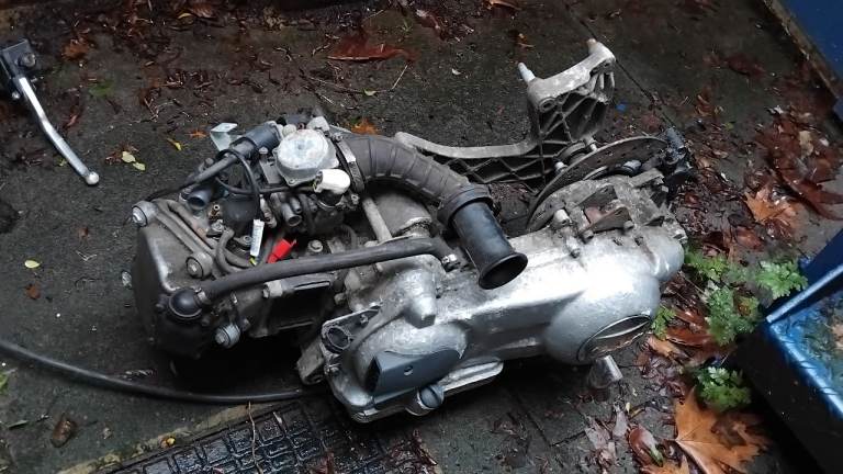 Vespa gts 125 2010 full engine carb and whole rear end