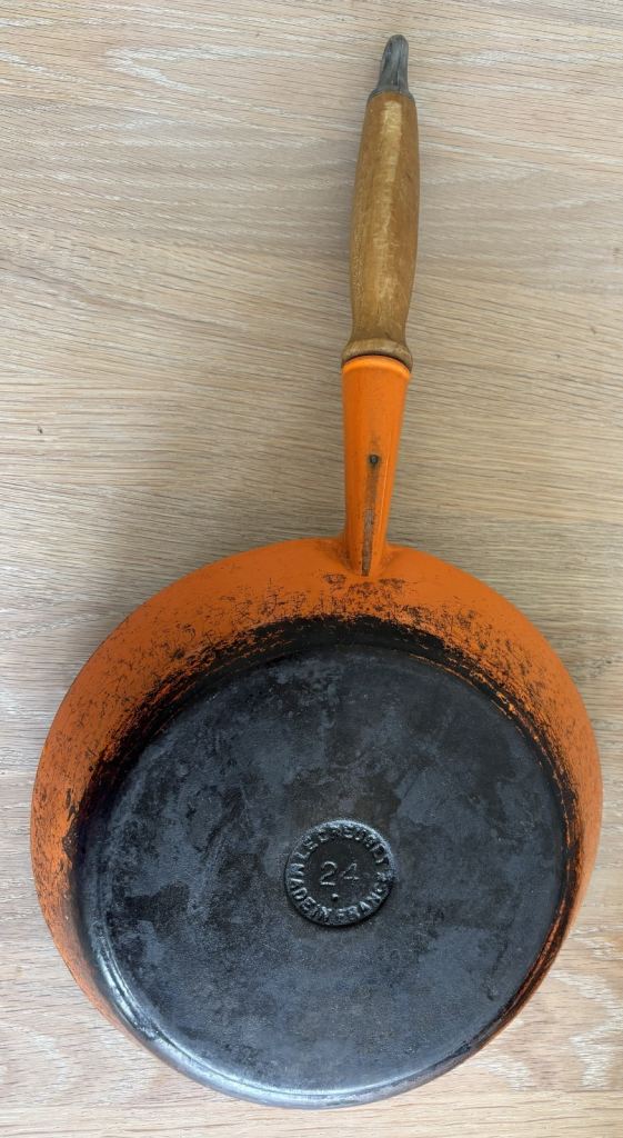 Le Creuset orange cast iron frying pan, 24.5 cm diameter, long wooden handle with hanging loop