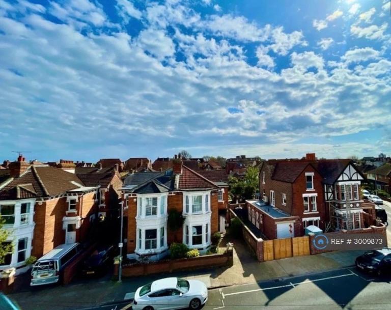 1 bedroom flat in Craneswater Avenue, Southsea, PO4 (1 bed) (#3009873)