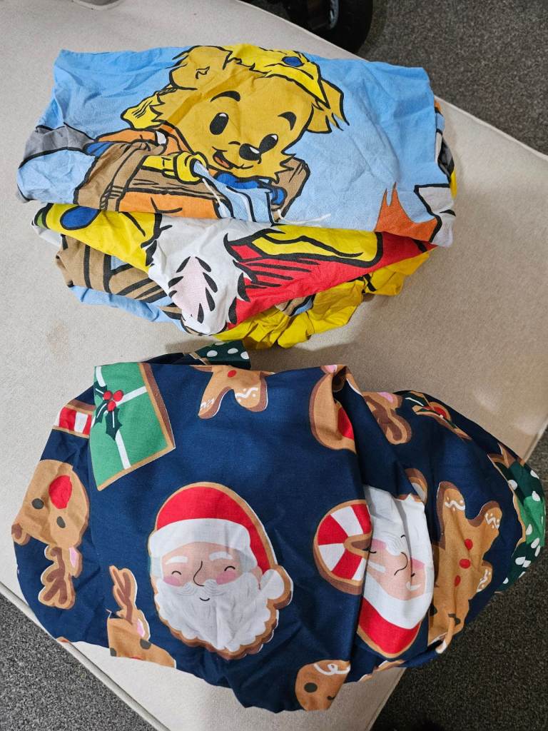 Single fitted bedsheet with pillow cover