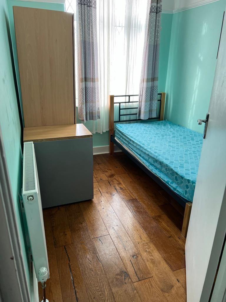 Box Room for Rent – Newbury Park (Close to King George Hospital)