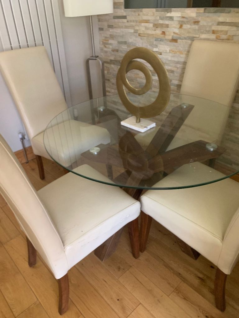 Dining table and 4  chairs 