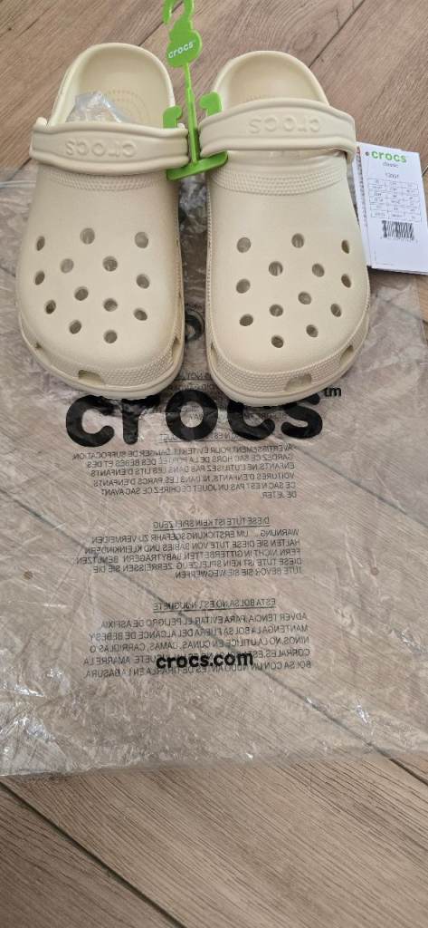 Crocs m4/w5 cream