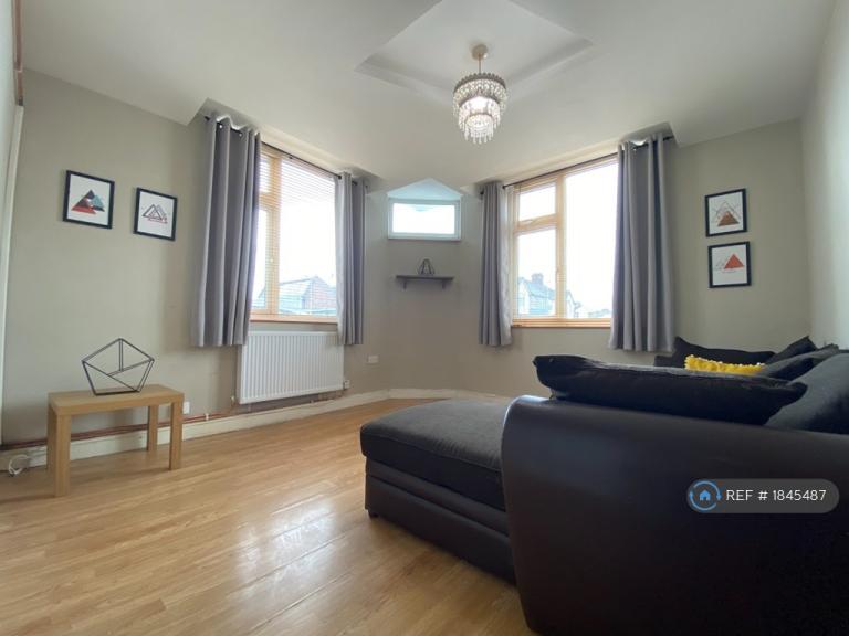 1 bedroom flat in Erith Road, Leicester, LE2 (1 bed) (#1845487)