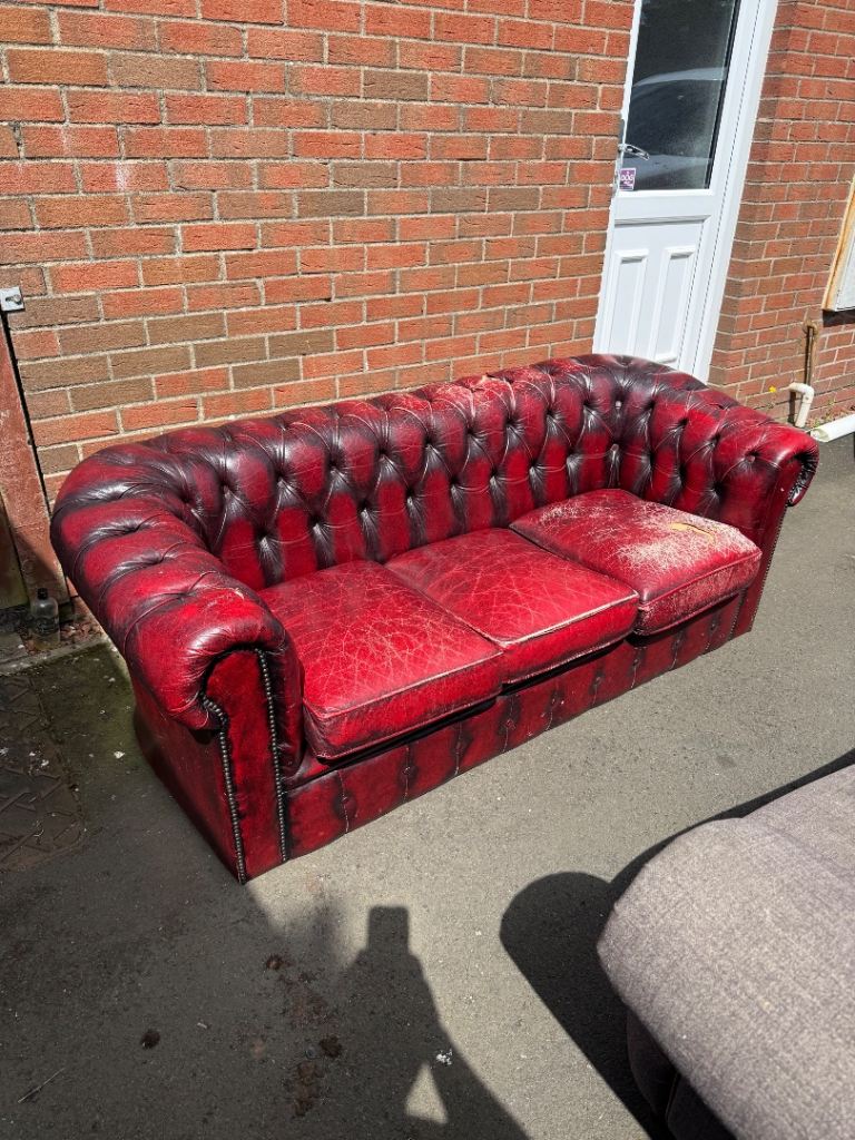 Chesterfield Sofa 2/3 Seater FREE
