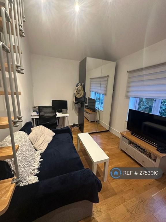 1 bedroom in Western Road, Mitcham, CR4 (#2753010)