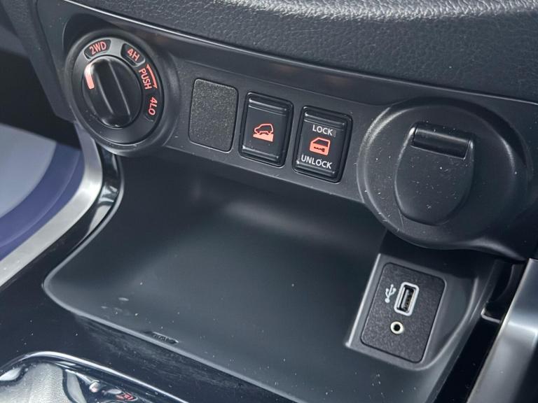  Nissan Navara 2.3 dCi N-Guard Auto 4WD Euro 6 4dr Diesel Automatic