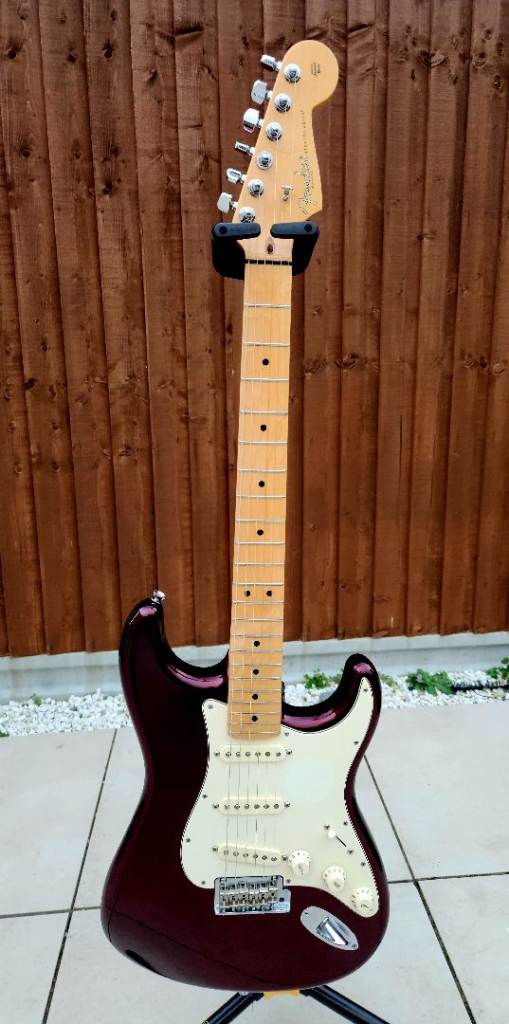2014 American Fender Stratocaster 60th Anniversary in bordeaux red