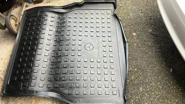 Mercedes C Class bootliner