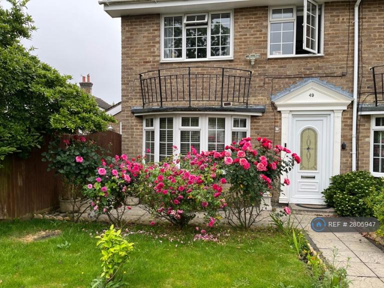 4 bedroom house in Lyndhurst Close, Crawley, RH11 (4 bed) (#2805947)