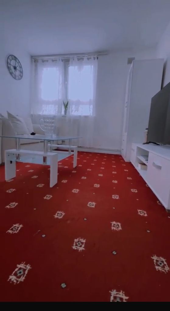 One double room available to rent 
