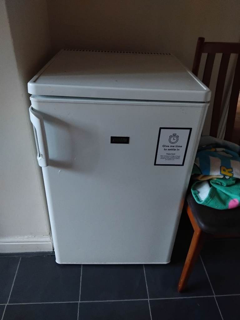 Mini fridge (no freezer)